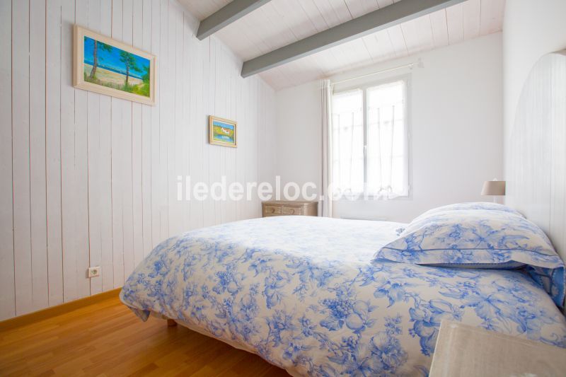 Photo 17 : CHAMBRE d'une maison située à La Couarde-sur-mer, île de Ré.