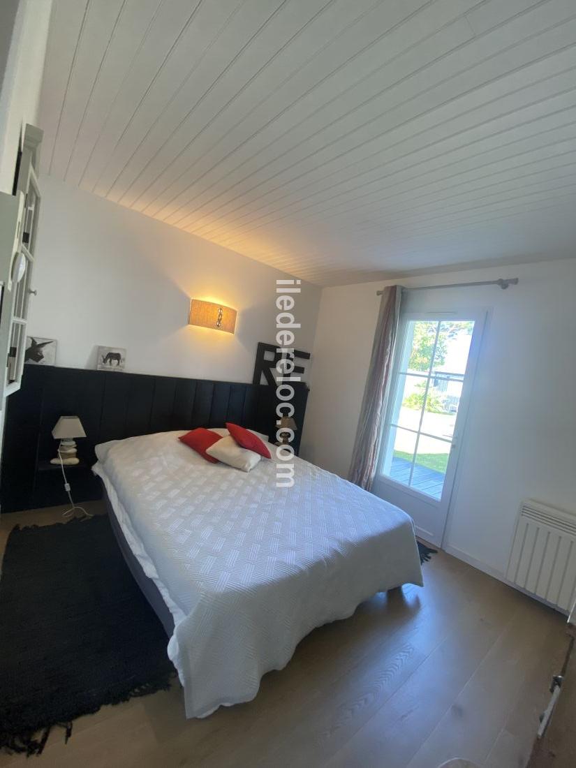 Photo 16 : CHAMBRE d'une maison située à La Couarde-sur-mer, île de Ré.