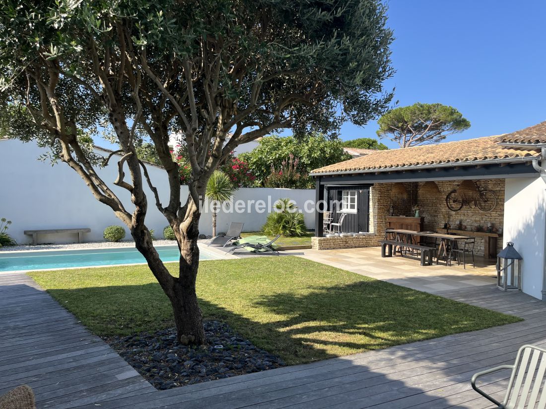 Photo 2 : JARDIN d'une maison située à La Couarde-sur-mer, île de Ré.