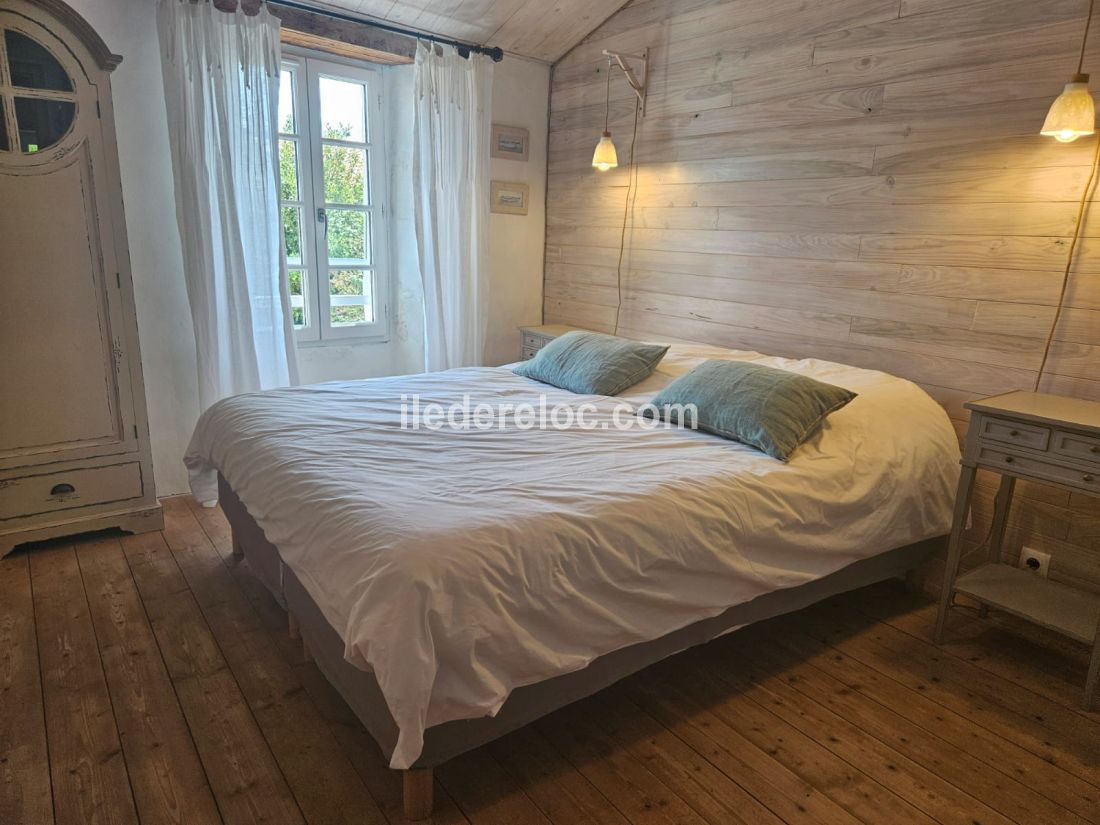 Photo 16 : CHAMBRE d'une maison située à Saint-Clément-des-Baleines, île de Ré.