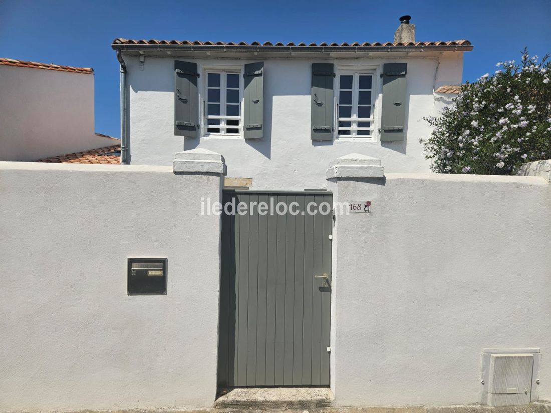 Photo 2 : EXTERIEUR d'une maison située à Saint-Clément-des-Baleines, île de Ré.