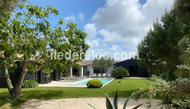 Photo 1 : EXTERIEUR d'une maison située à La Couarde-sur-mer, île de Ré.