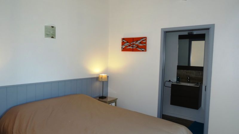 Photo 8 : CHAMBRE d'une maison située à La Flotte, île de Ré.