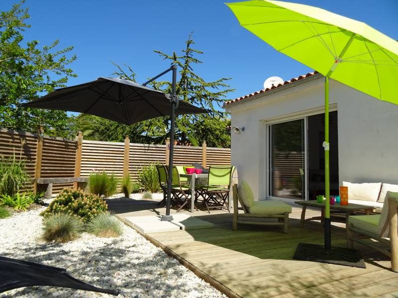 Photo 1 : TERRASSE d'une maison située à La Flotte, île de Ré.