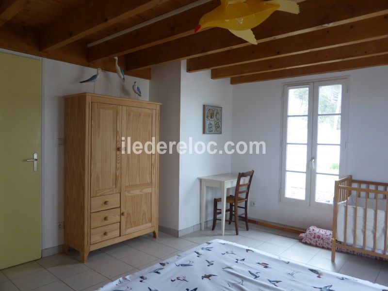 Photo 15 : CHAMBRE d'une maison située à La Couarde, île de Ré.