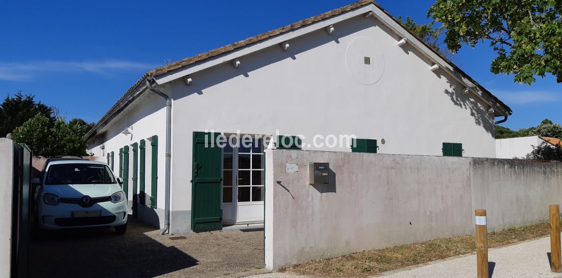 Photo 3 : EXTERIEUR d'une maison située à La Couarde, île de Ré.