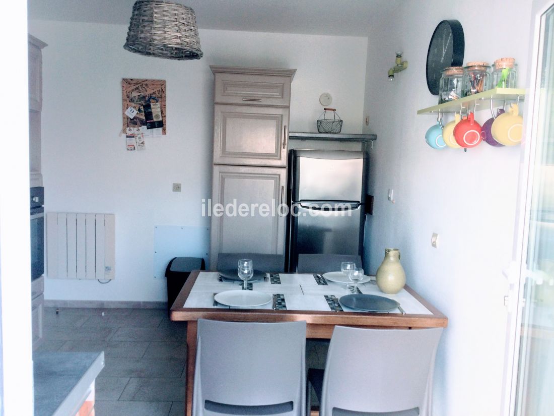 Photo 14 : CUISINE d'une maison située à Le Bois-Plage-en-Ré, île de Ré.