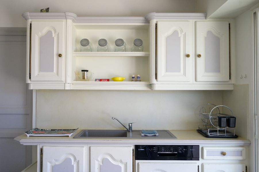 Photo 31 : CUISINE d'une maison située à Saint-Martin-de-Ré, île de Ré.