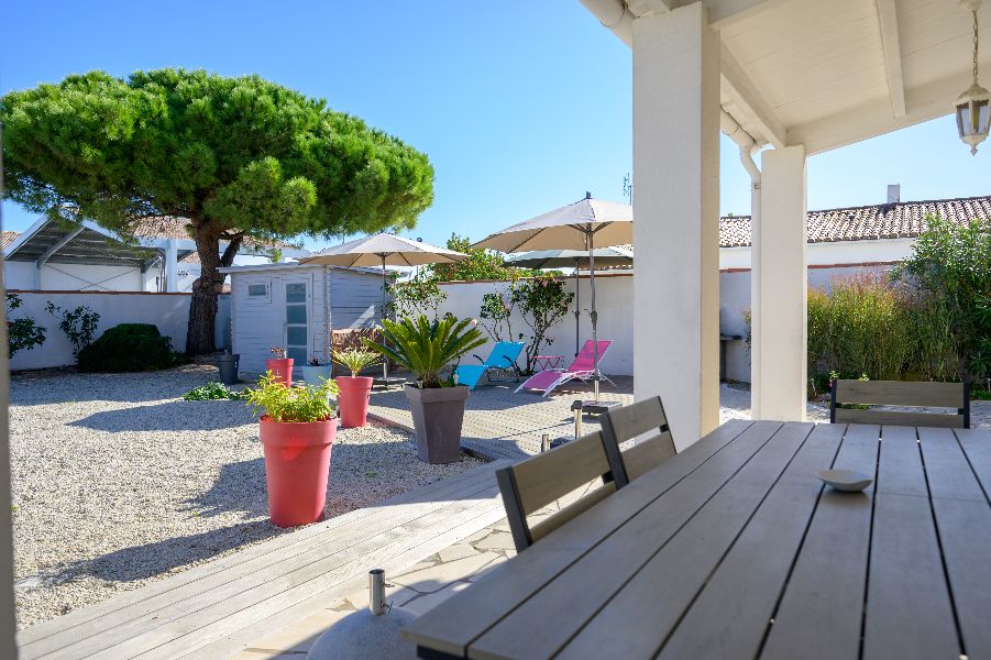 Photo 7 : TERRASSE d'une maison située à Saint-Martin-de-Ré, île de Ré.