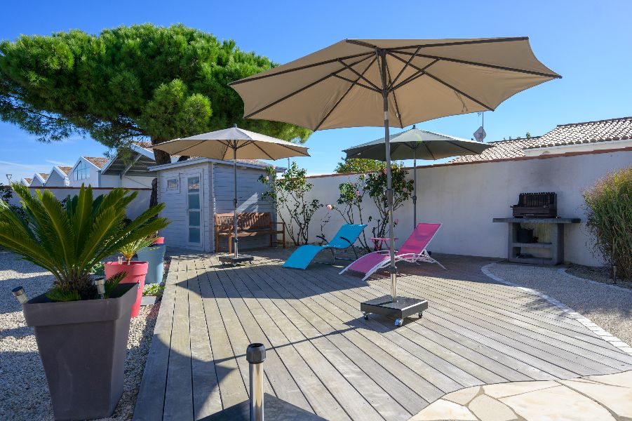 Photo 44 : TERRASSE d'une maison située à Saint-Martin-de-Ré, île de Ré.