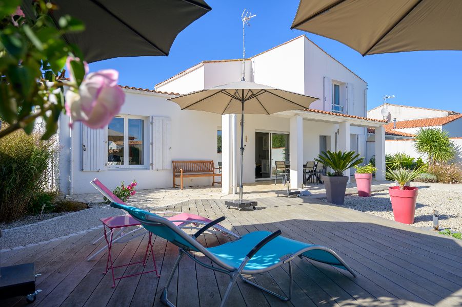 Photo 21 : TERRASSE d'une maison située à Saint-Martin-de-Ré, île de Ré.