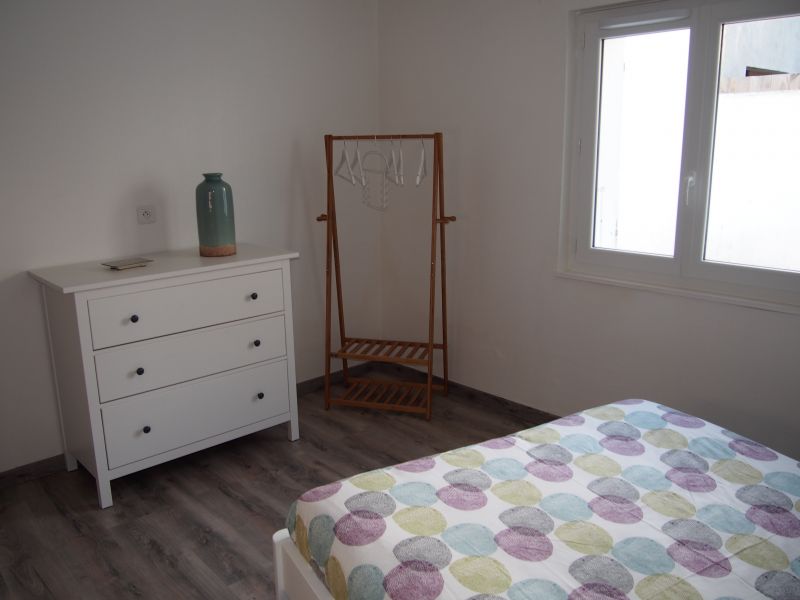 Photo 10 : CHAMBRE d'une maison située à La Couarde, île de Ré.