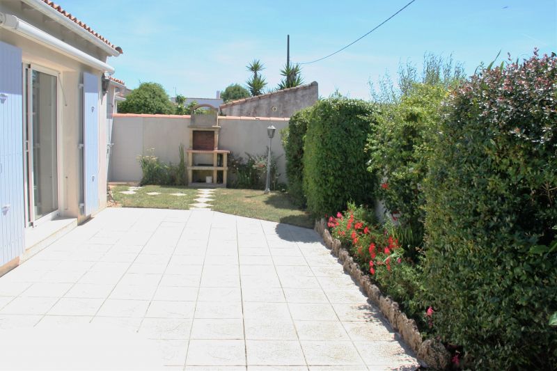 Photo 7 : JARDIN d'une maison située à Saint-Clément-des-Baleines, île de Ré.