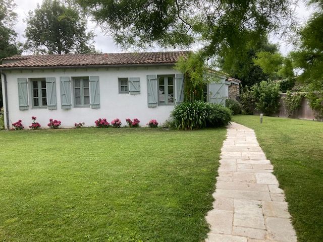 Photo 7 : EXTERIEUR d'une maison située à Les Portes-en-Ré, île de Ré.