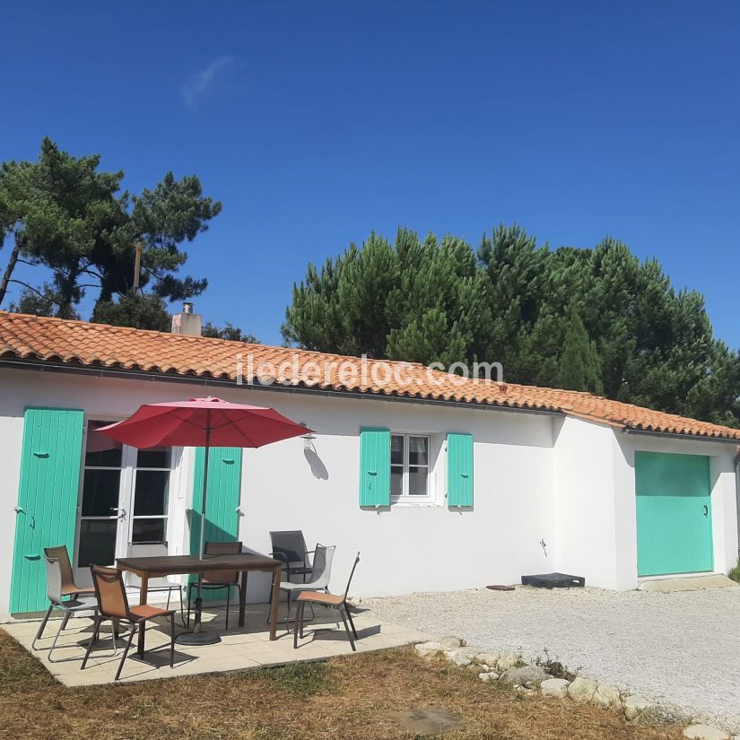 Photo 1 : TERRASSE d'une maison située à Sainte-Marie-de-Ré, île de Ré.