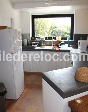 Photo 9 : CUISINE d'une maison situ&eacute;e &agrave; Saint-Cl&eacute;ment-des-Baleines, &icirc;le de R&eacute;.