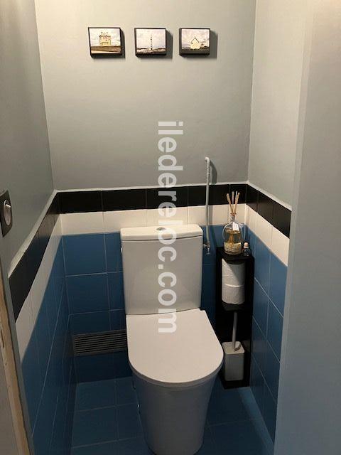 Photo 20 : WC d'une maison situ&eacute;e &agrave; Saint-Cl&eacute;ment-des-Baleines, &icirc;le de R&eacute;.