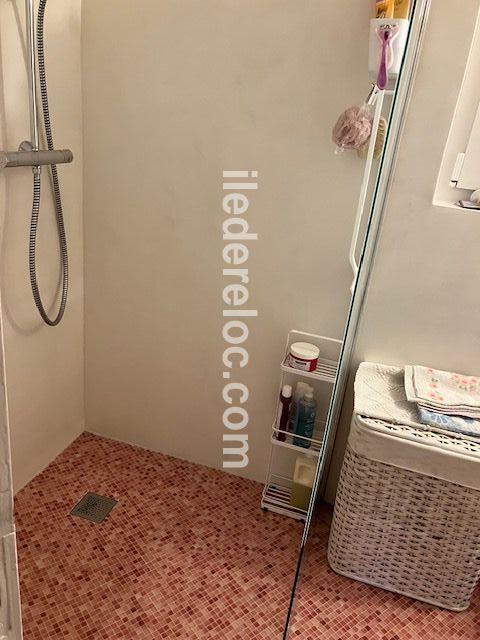 Photo 19 : SALLEDEBAIN d'une maison situ&eacute;e &agrave; Saint-Cl&eacute;ment-des-Baleines, &icirc;le de R&eacute;.