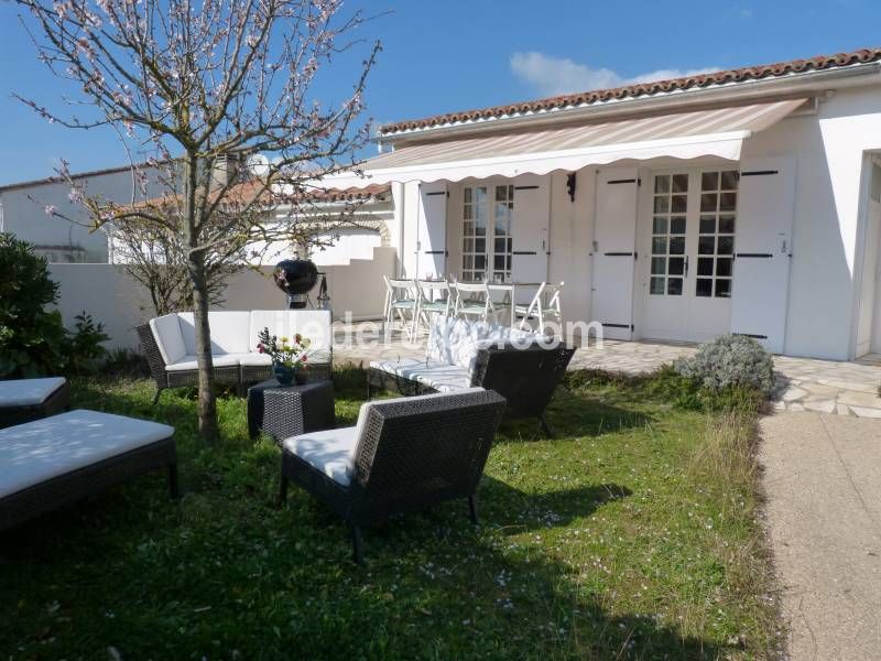 Photo 1 : JARDIN d'une maison située à Le Bois-Plage-en-Ré, île de Ré.