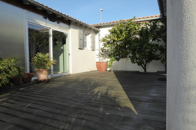 Photo 7 : TERRASSE d'une maison située à Le Bois-Plage-en-Ré, île de Ré.