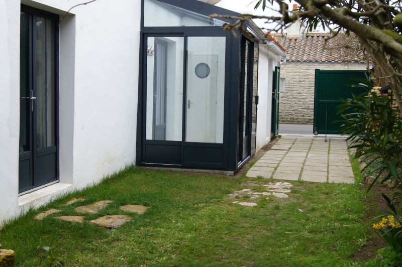 Photo 2 : EXTERIEUR d'une maison située à Les Portes-en-Ré, île de Ré.