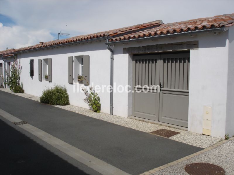 Photo 10 : EXTERIEUR d'une maison située à Rivedoux-Plage, île de Ré.