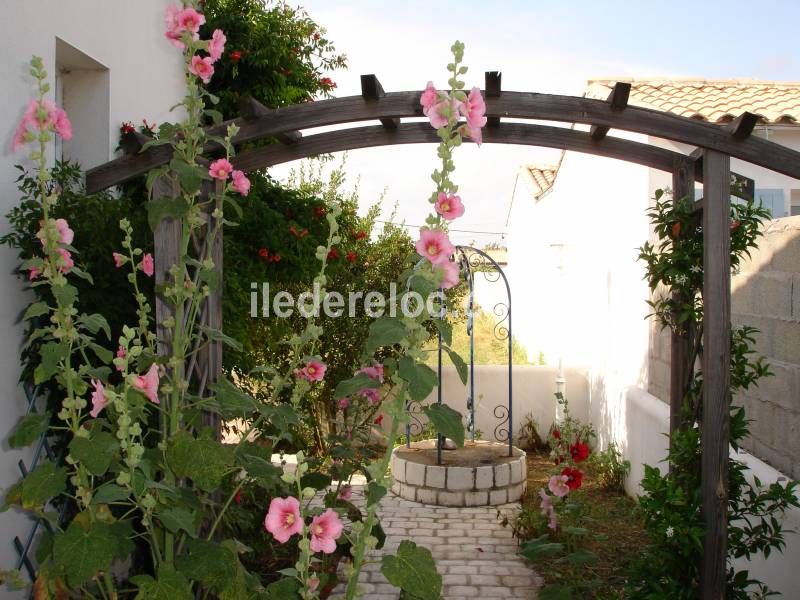 Photo 12 : EXTERIEUR d'une maison située à Sainte-Marie, île de Ré.