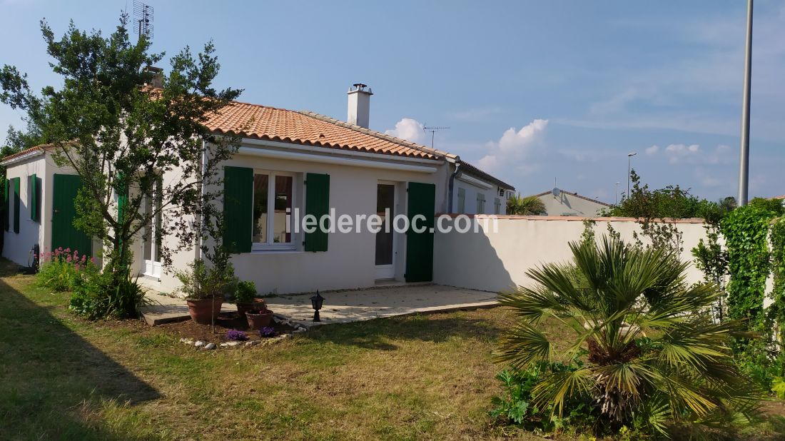 Photo 1 : EXTERIEUR d'une maison située à Sainte-Marie-de-Ré, île de Ré.