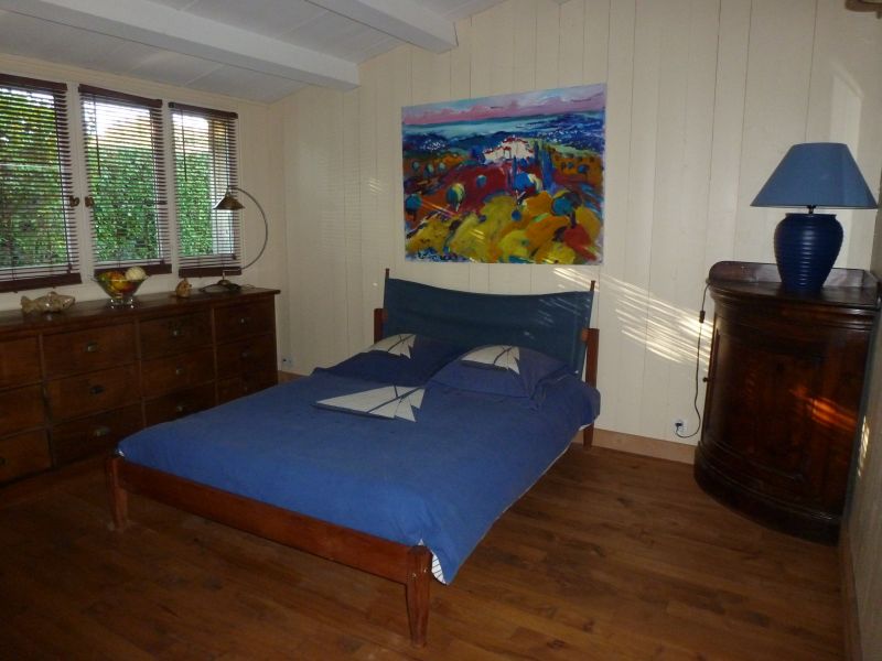 Photo 5 : CHAMBRE d'une maison située à La Couarde-sur-mer, île de Ré.