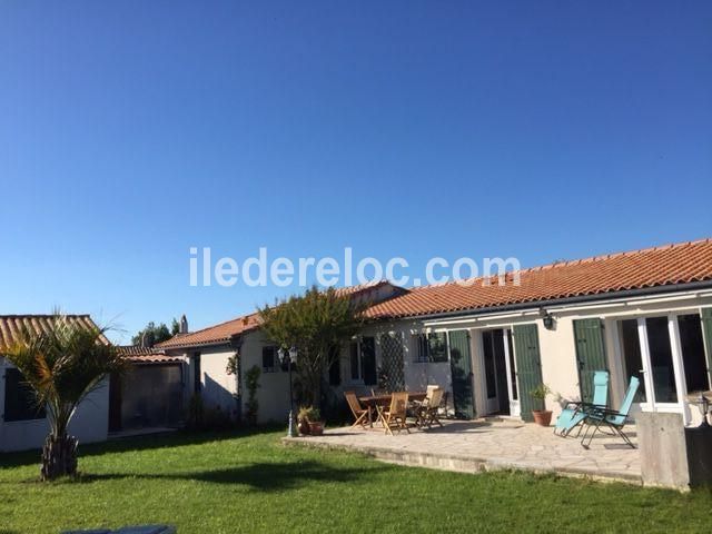 Photo 1 : EXTERIEUR d'une maison située à La Couarde-sur-mer, île de Ré.