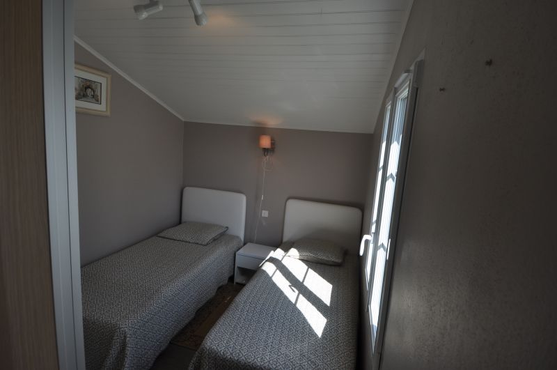 Photo 10 : CHAMBRE d'une maison située à La Couarde-sur-mer, île de Ré.