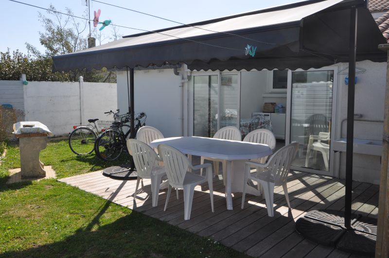 Photo 12 : TERRASSE d'une maison située à La Couarde-sur-mer, île de Ré.