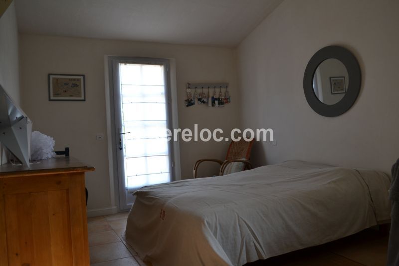 Photo 9 : CHAMBRE d'une maison située à Les Portes-en-Ré, île de Ré.