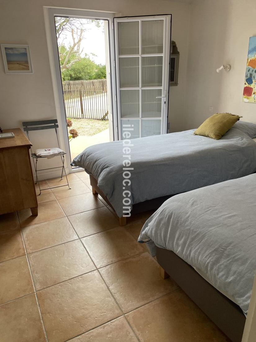 Photo 12 : CHAMBRE d'une maison située à Les Portes-en-Ré, île de Ré.