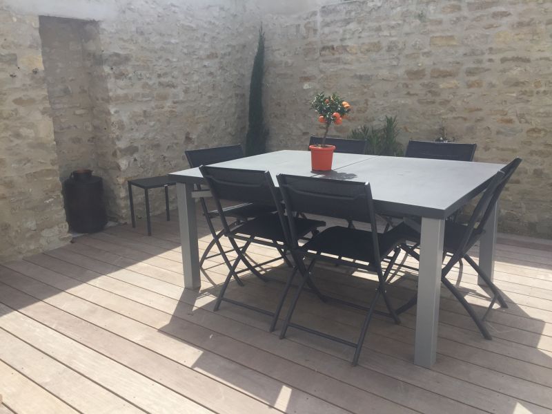 Photo 2 : PATIO d'une maison située à Le Bois-Plage-en-Ré, île de Ré.