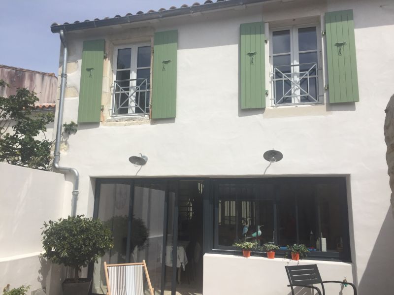 Photo 1 : EXTERIEUR d'une maison située à Le Bois-Plage-en-Ré, île de Ré.