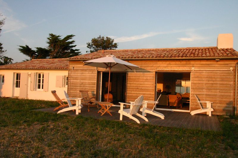 Photo 1 : EXTERIEUR d'une maison située à Les Portes-en-Ré, île de Ré.