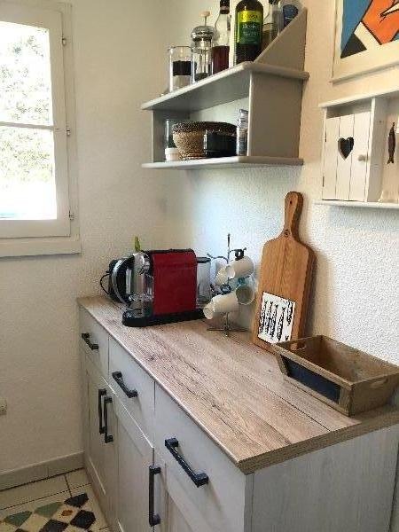 Photo 8 : CUISINE d'une maison située à La Couarde-sur-mer, île de Ré.