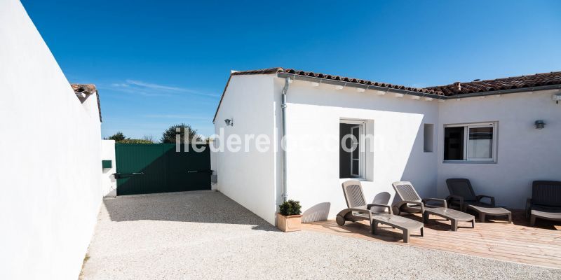 Photo 2 : EXTERIEUR d'une maison située à La Flotte-en-Ré, île de Ré.