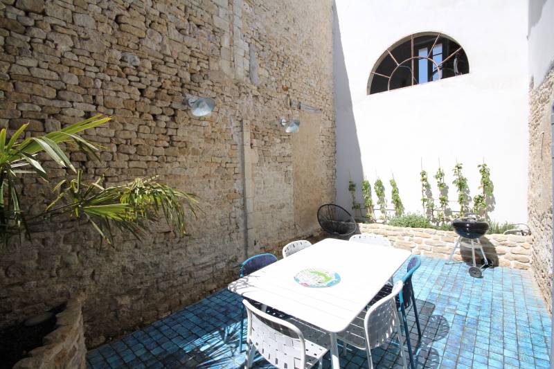 Photo 5 : TERRASSE d'une maison située à Ars en Ré, île de Ré.