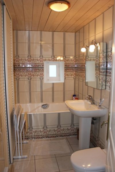 Photo 6 : SALLEDEBAIN d'une maison située à Saint-Martin-de-Ré, île de Ré.