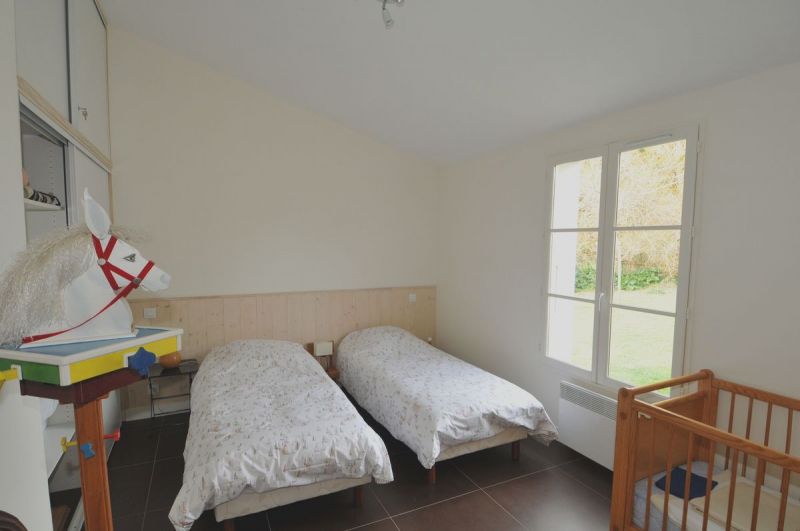 Photo 21 : CHAMBRE d'une maison située à Saint-Clement, île de Ré.