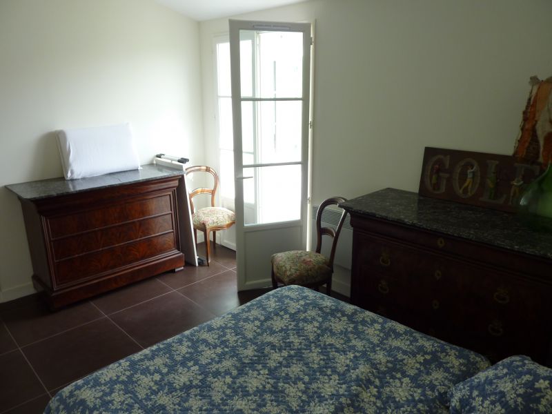 Photo 19 : CHAMBRE d'une maison située à Saint-Clement, île de Ré.