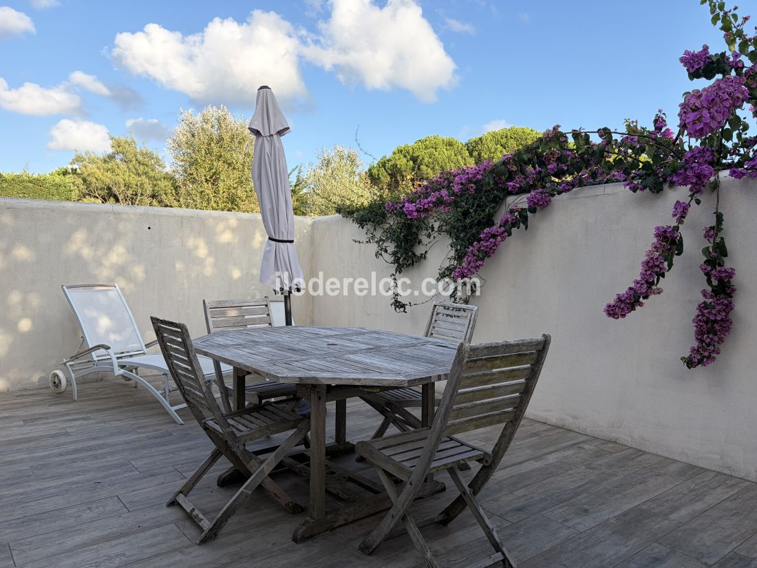 Photo 9 : PATIO d'une maison situ&eacute;e &agrave; La Flotte-en-R&eacute;, &icirc;le de R&eacute;.