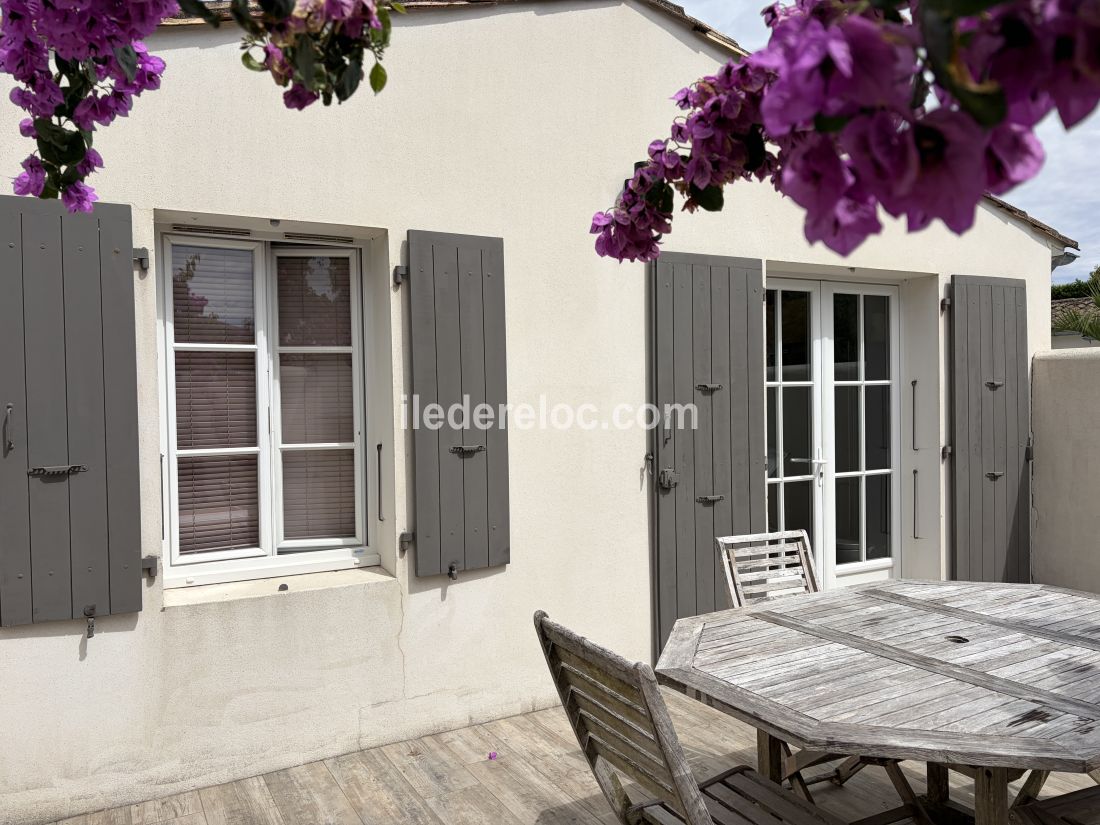Photo 3 : PATIO d'une maison situ&eacute;e &agrave; La Flotte-en-R&eacute;, &icirc;le de R&eacute;.