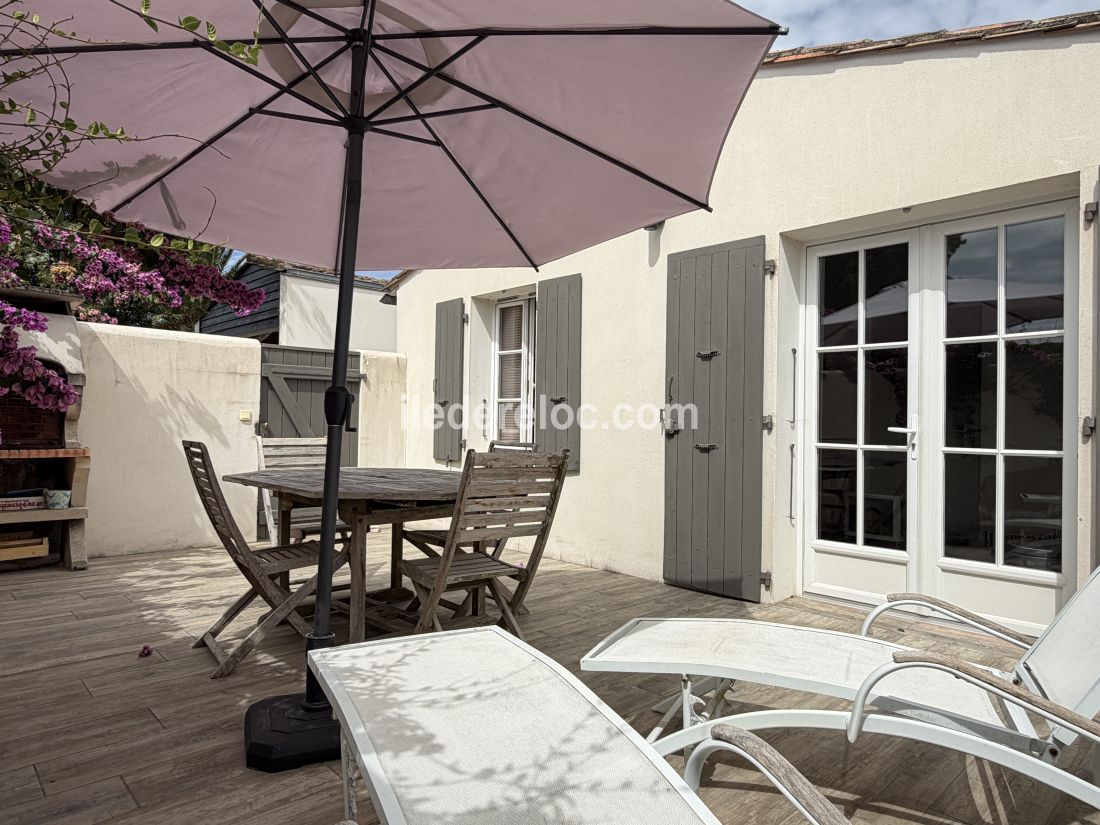 Photo 10 : PATIO d'une maison situ&eacute;e &agrave; La Flotte-en-R&eacute;, &icirc;le de R&eacute;.