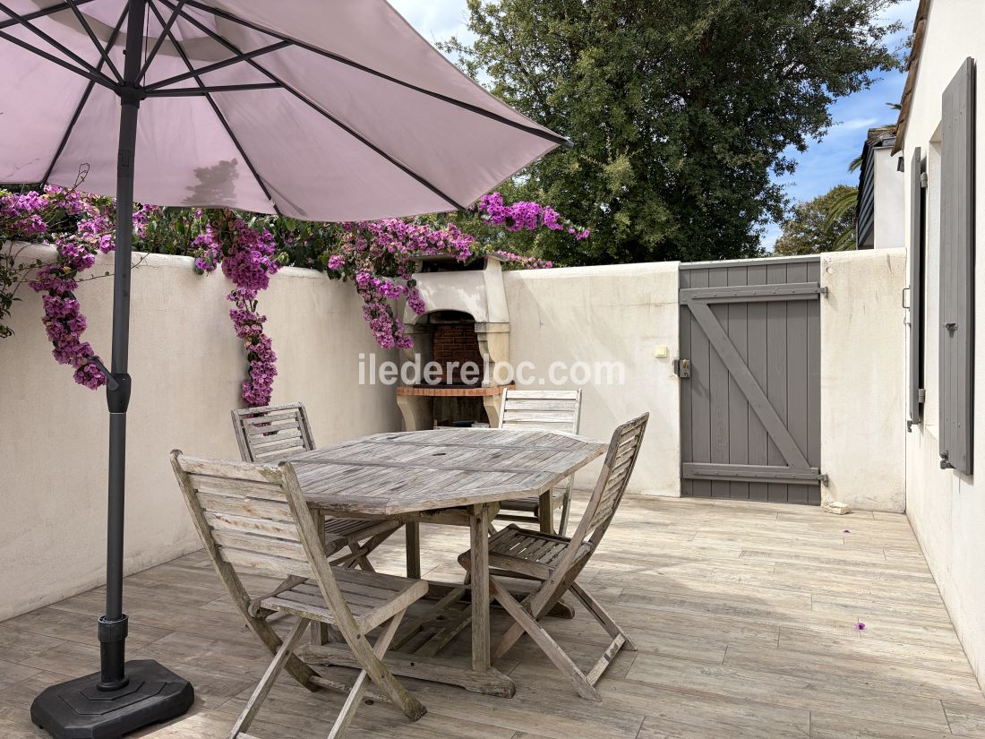 Photo 8 : PATIO d'une maison situ&eacute;e &agrave; La Flotte-en-R&eacute;, &icirc;le de R&eacute;.