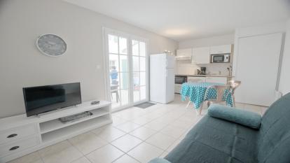 Ile de Ré:Appartement en rez de chaussée avec cour et garage, st-martin-de-ré intra mur