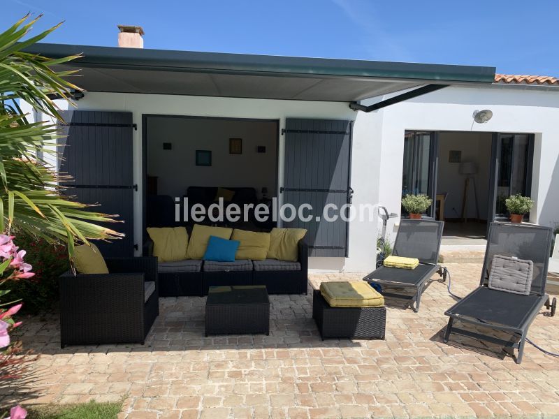 Photo 16 : TERRASSE d'une maison située à Loix, île de Ré.