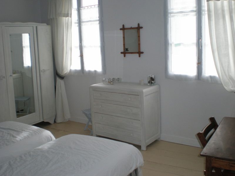 Photo 11 : CHAMBRE d'une maison située à Le Bois-Plage-en-Ré, île de Ré.